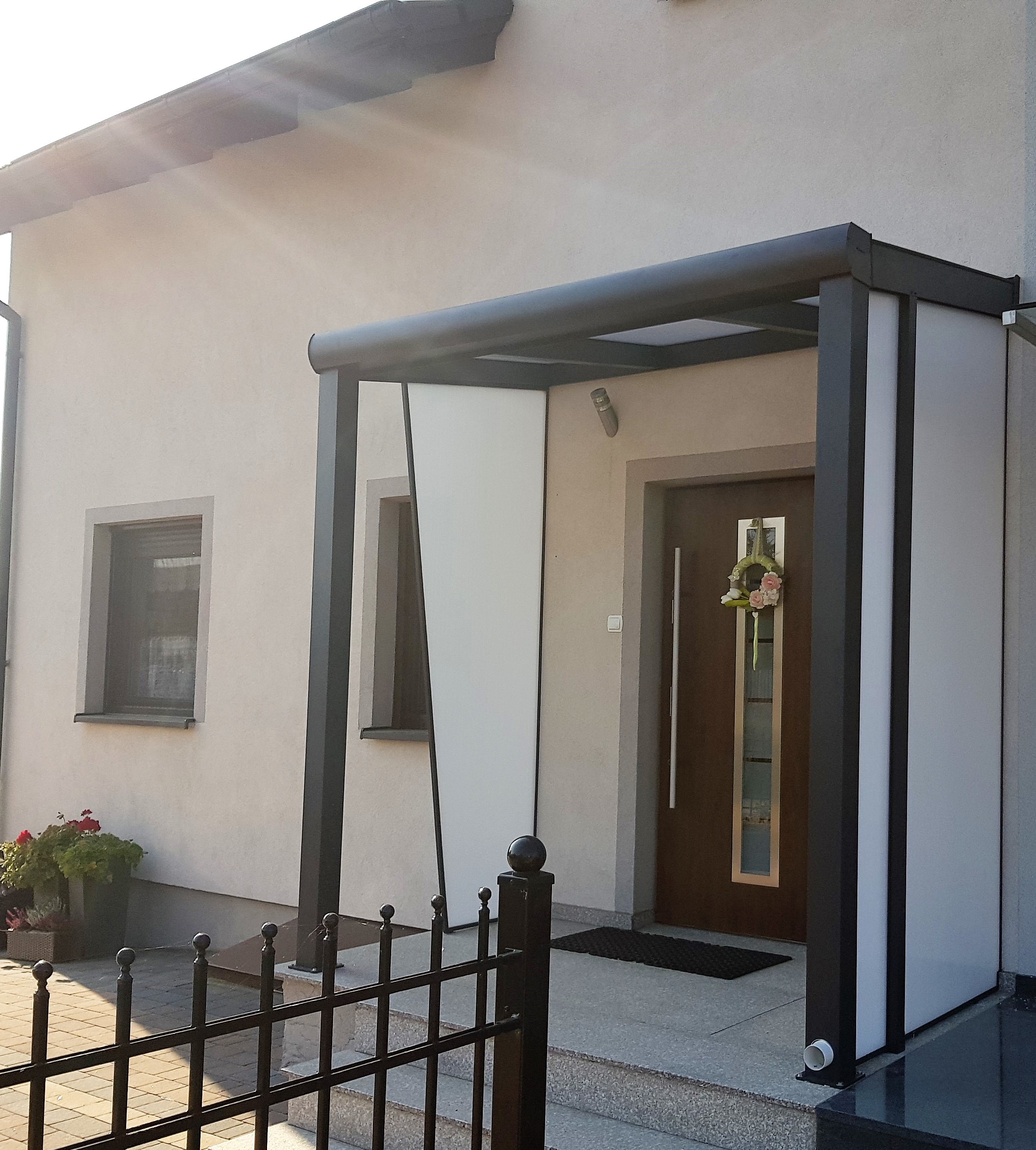 zadaszenie nad wejściem do domu_4