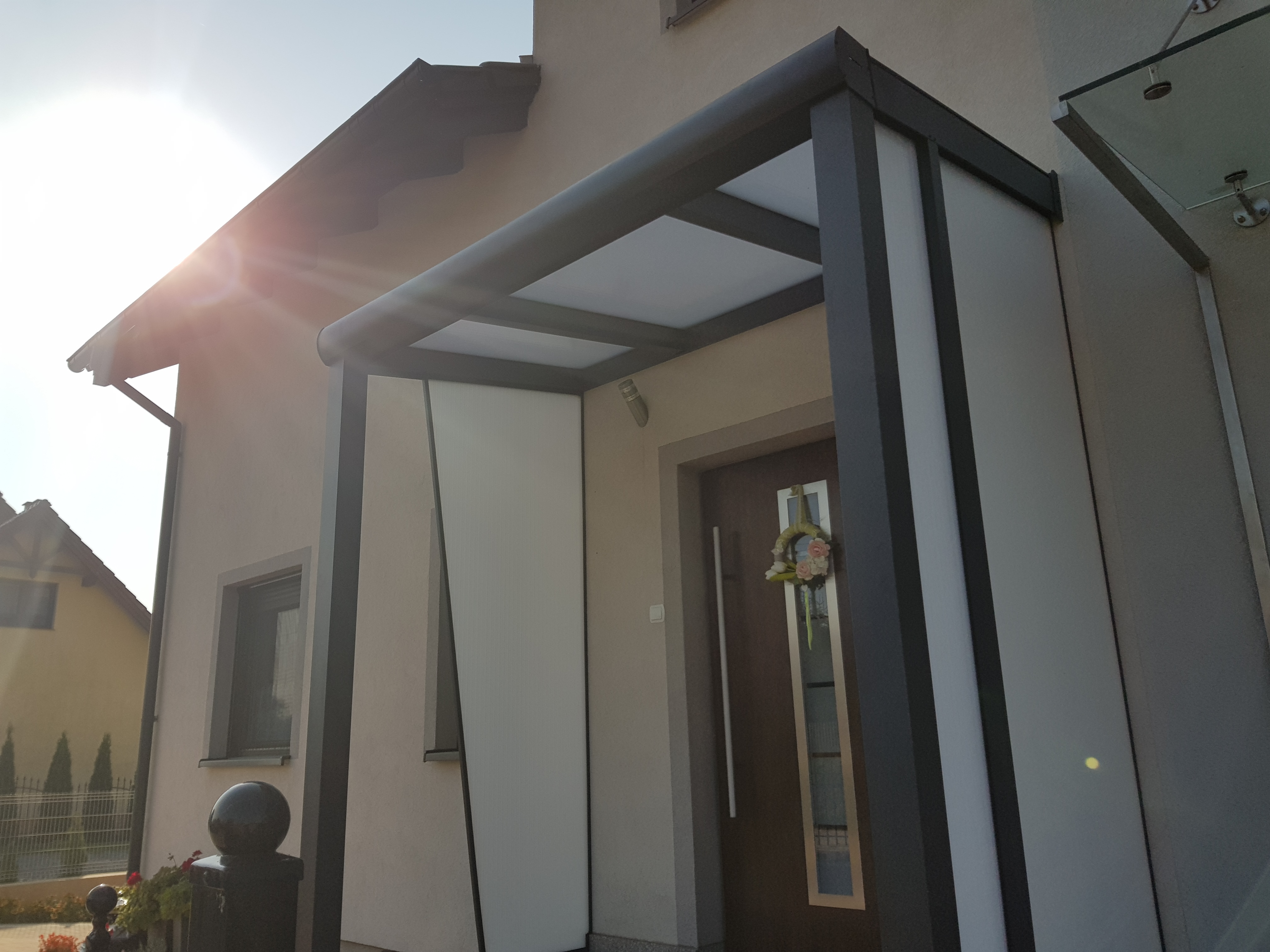 zadaszenie nad wejściem do domu_2