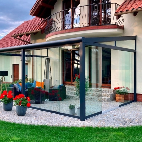 Przestronne zadaszenie tarasu 7,06 x 3,50 m – funkcjonalne i nowoczesne