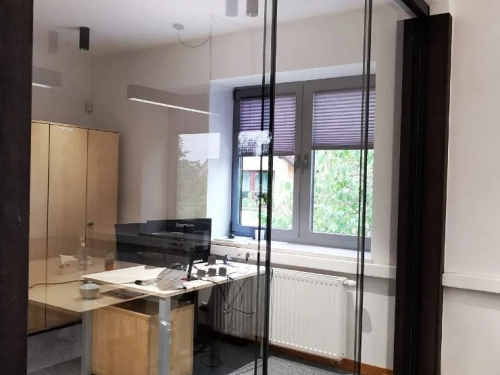 Realizacja 36 - szyby przesuwne, ścianka biuro Wronki