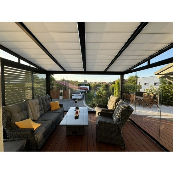 Panel zacieniający – lekki, trwały i odporny na warunki atmosferyczne