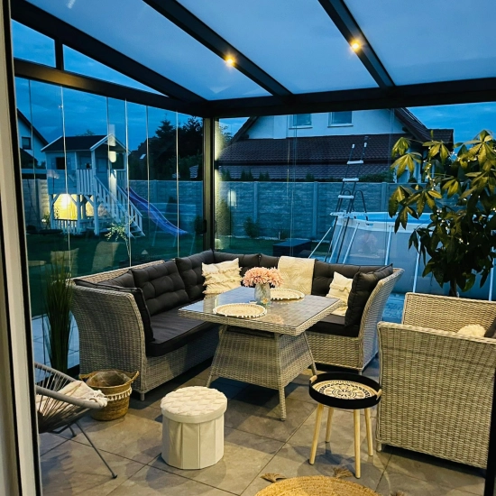 Nowoczesne oświetlenie LED do tarasu – 6 punktowych lampek z pilotem