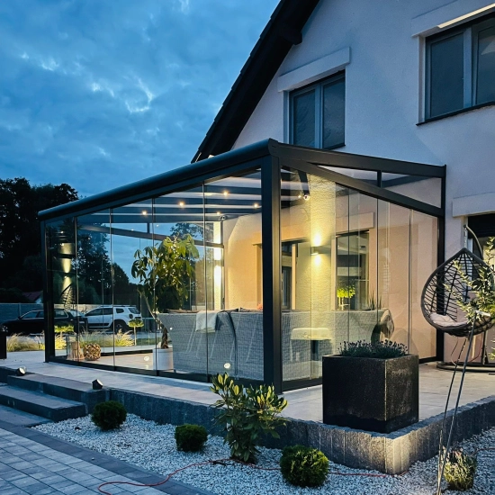 Zadaszenie tarasu 5,06 x 4,00 m z poliwęglanem i aluminiową konstrukcją chroniące przed deszczem i słońcem