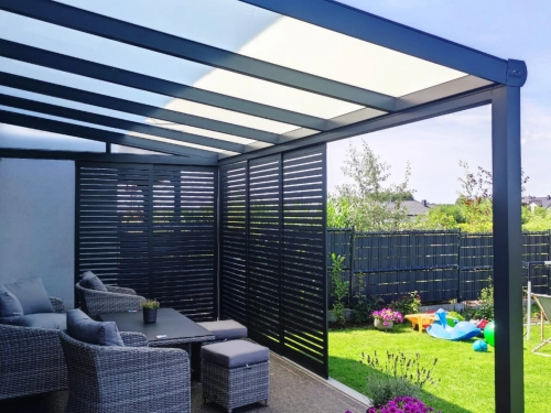 Zadaszenie aluminiowe czy drewniane?