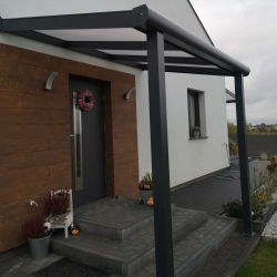 Nowoczesne zadaszenie tarasu 3,06 x 3,50 m z przezroczystym dachem